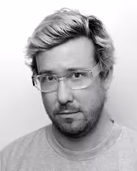 Portrait of Joel Gethin Lewis taken at beyond tellerrand in Berlin 2023 by Norman Posselt