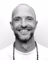 Portrait of Josh Brewer taken at beyond tellerrand in Berlin 2023 by Norman Posselt