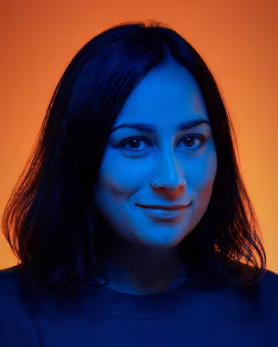 Portrait of Sophie Koonin taken at beyond tellerrand in Berlin 2024 by Norman Posselt