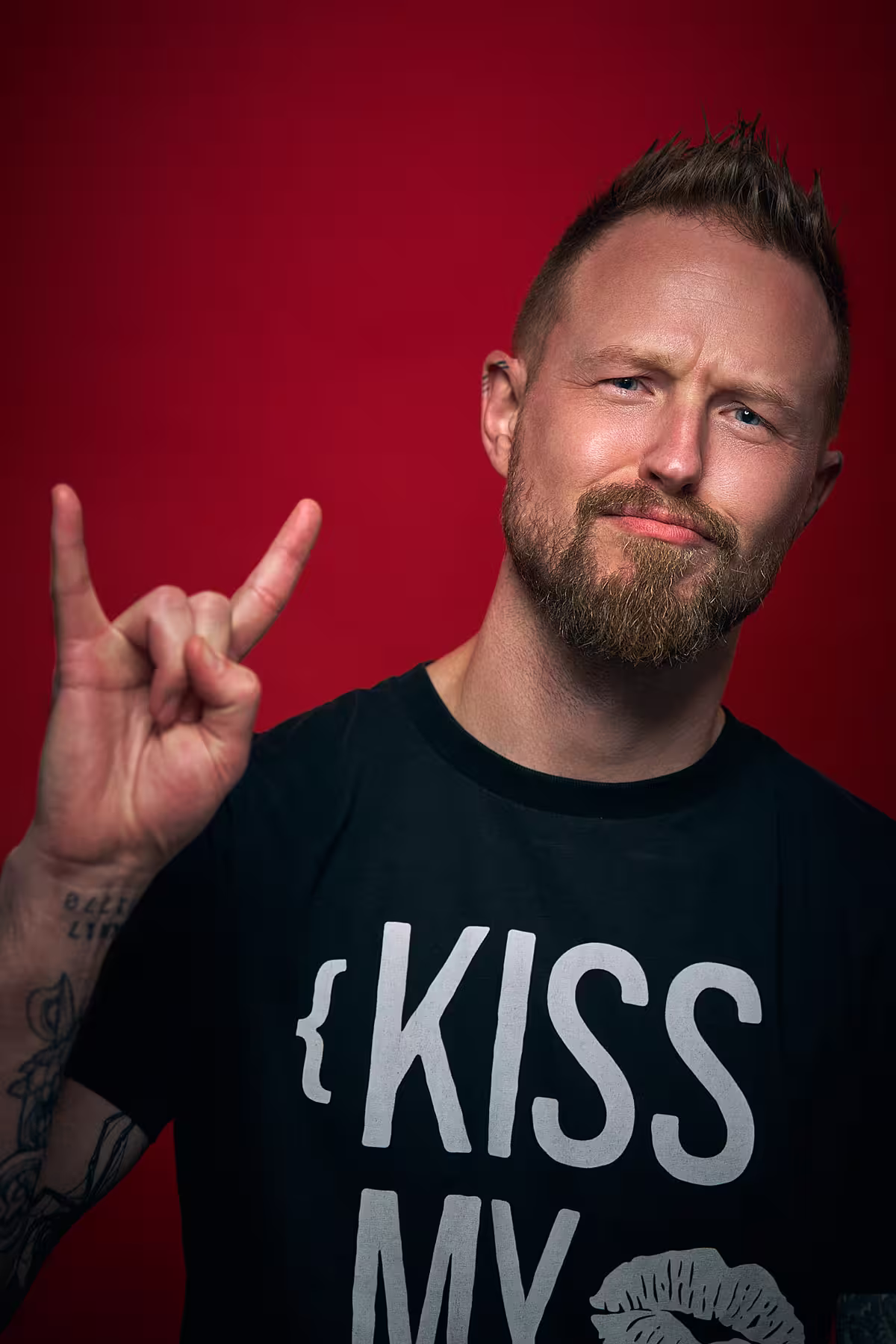 Portrait of Adam Argyle taken at beyond tellerrand in Berlin 2025 by Norman Posselt