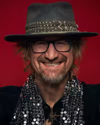 Portrait of Jared Ficklin taken at beyond tellerrand in Berlin 2025 by Norman Posselt