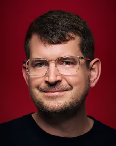 Portrait of Andy Bell taken at beyond tellerrand in Berlin 2025 by Norman Posselt