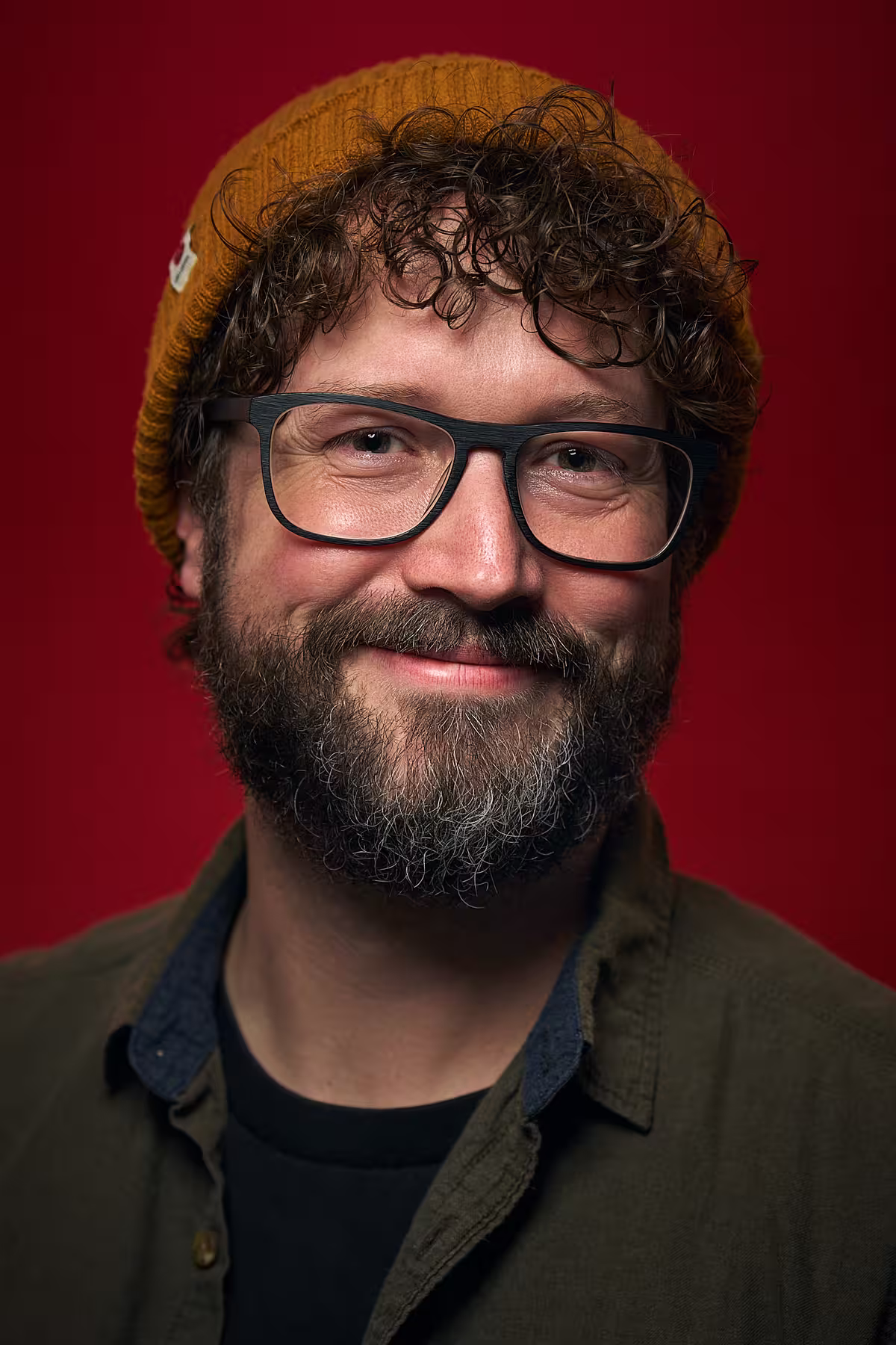 Portrait of Elliot Jay Stocks taken at beyond tellerrand in Berlin 2025 by Norman Posselt