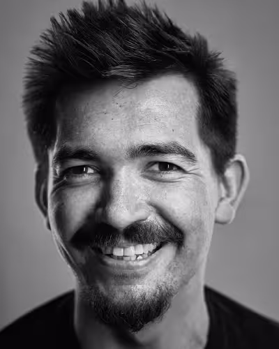 Portrait of Heydon Pickering taken at beyond tellerrand in Düsseldorf 2019 by Norman Posselt