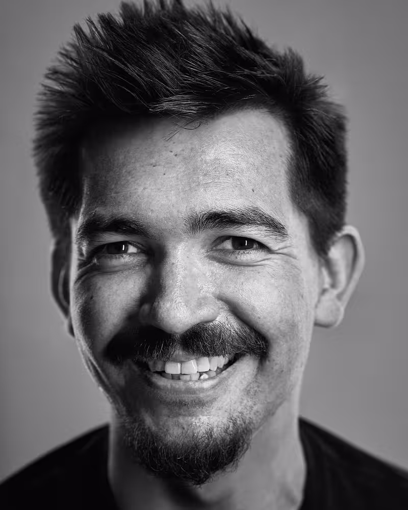 Portrait of Heydon Pickering taken at beyond tellerrand in Düsseldorf 2019 by Norman Posselt