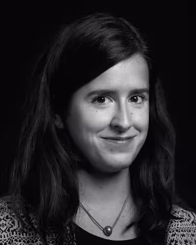 Portrait of Júlia Racskó taken at beyond tellerrand in Düsseldorf 2021 by Norman Posselt