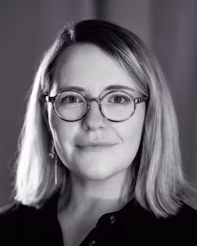 Portrait of Geri Coady taken at beyond tellerrand in Düsseldorf 2022 by Norman Posselt