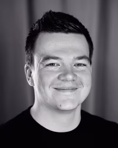 Portrait of Manuel Matuzovic taken at beyond tellerrand in Düsseldorf 2022 by Norman Posselt