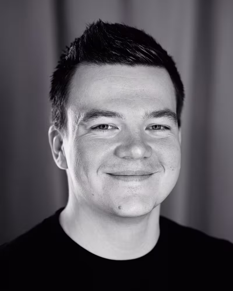 Portrait of Manuel Matuzovic taken at beyond tellerrand in Düsseldorf 2022 by Norman Posselt