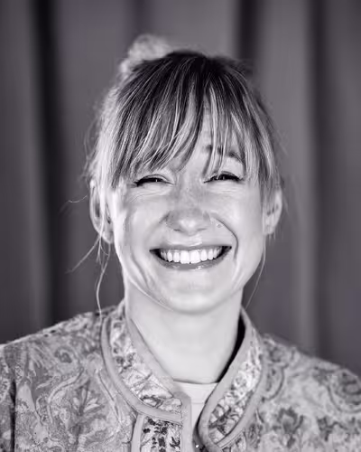 Portrait of Linda Liukas taken at beyond tellerrand in Düsseldorf 2022 by Norman Posselt