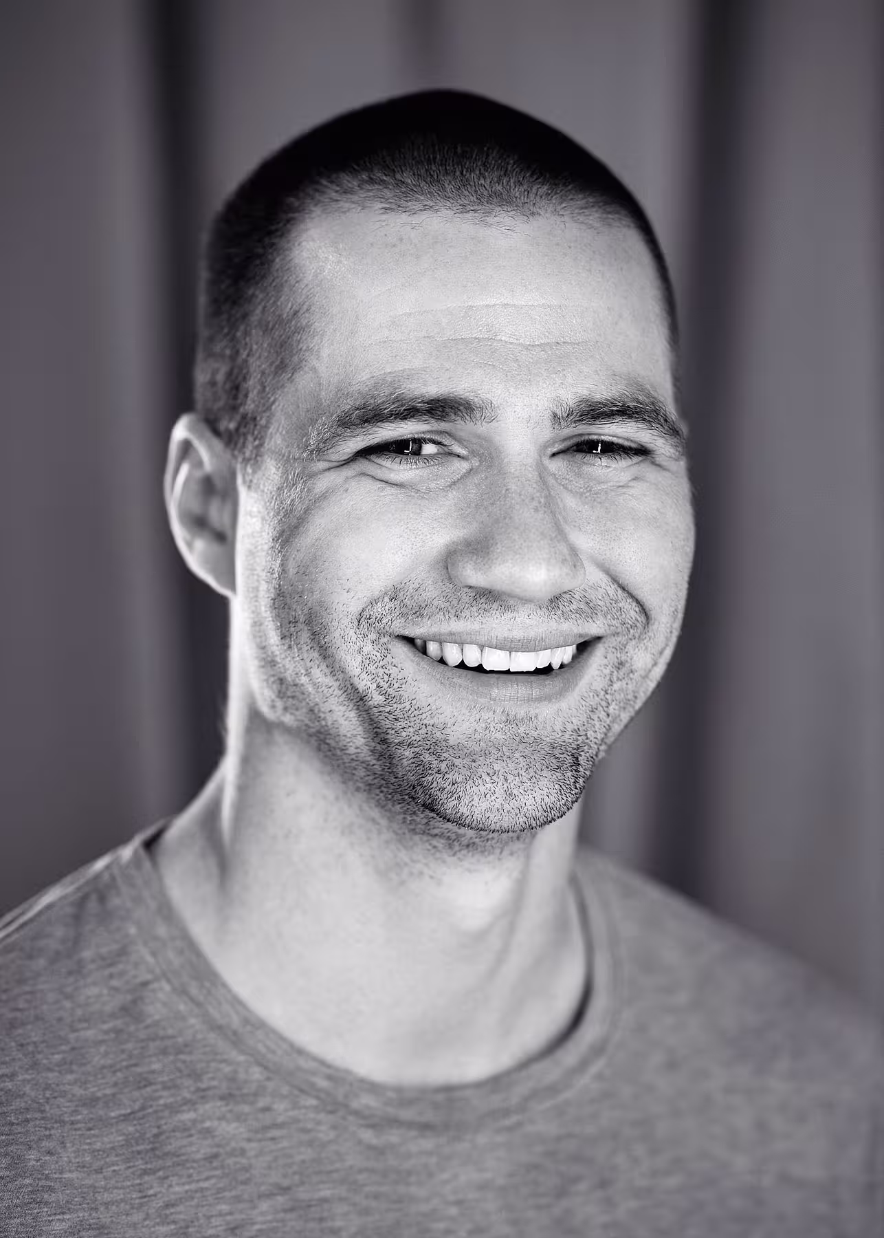 Portrait of Tim Kadlec taken at beyond tellerrand in Düsseldorf 2022 by Norman Posselt