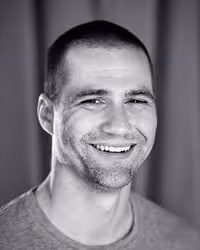 Portrait of Tim Kadlec taken at beyond tellerrand in Düsseldorf 2022 by Norman Posselt