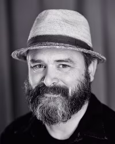 Portrait of Vasilis van Gemert taken at beyond tellerrand in Düsseldorf 2022 by Norman Posselt