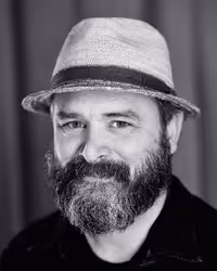 Portrait of Vasilis van Gemert taken at beyond tellerrand in Düsseldorf 2022 by Norman Posselt