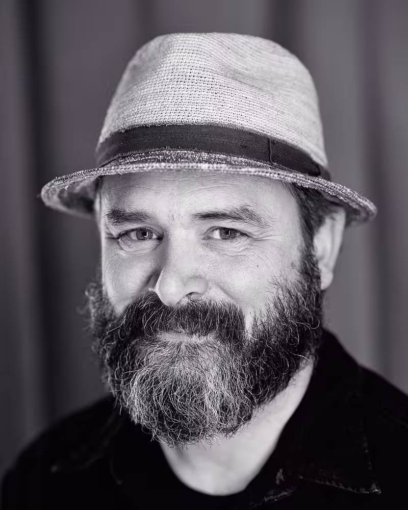 Portrait of Vasilis van Gemert taken at beyond tellerrand in Düsseldorf 2022 by Norman Posselt