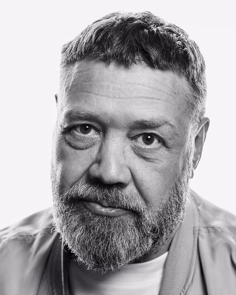 Portrait of Eike König taken at beyond tellerrand in Düsseldorf 2023 by Norman Posselt