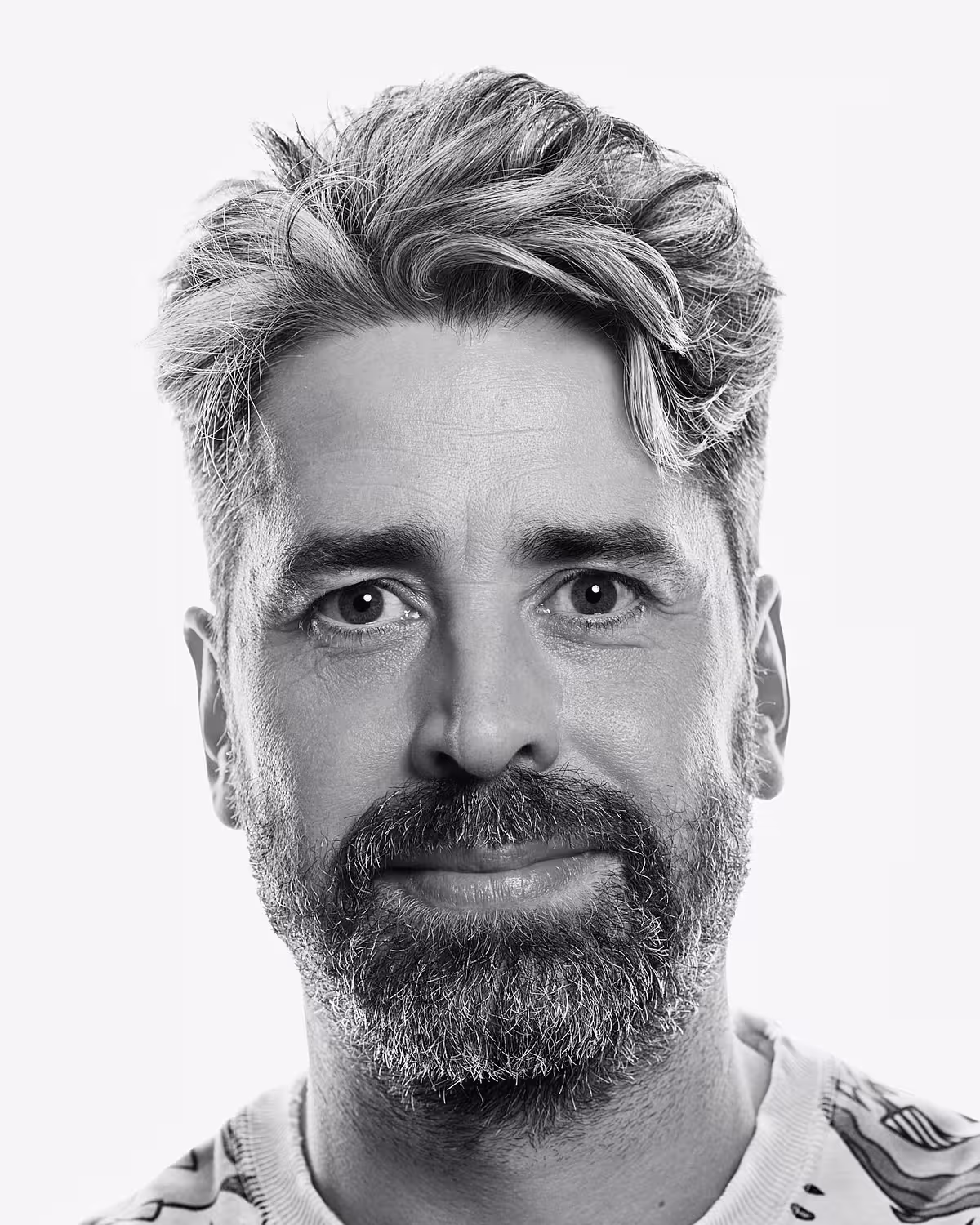 Portrait of Thomas Thwaites taken at beyond tellerrand in Düsseldorf 2023 by Norman Posselt