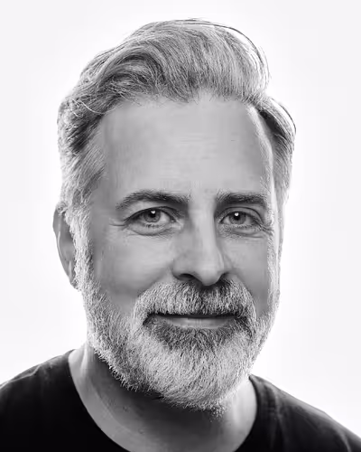 Portrait of David de Léon taken at beyond tellerrand in Düsseldorf 2024 by Norman Posselt