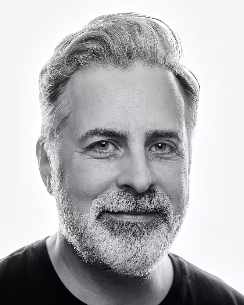 Portrait of David de Léon taken at beyond tellerrand in Düsseldorf 2024 by Norman Posselt