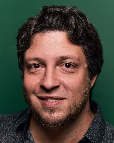 Portrait of Gustavo Ferrari taken at beyond tellerrand in Düsseldorf 2025 by Norman Posselt