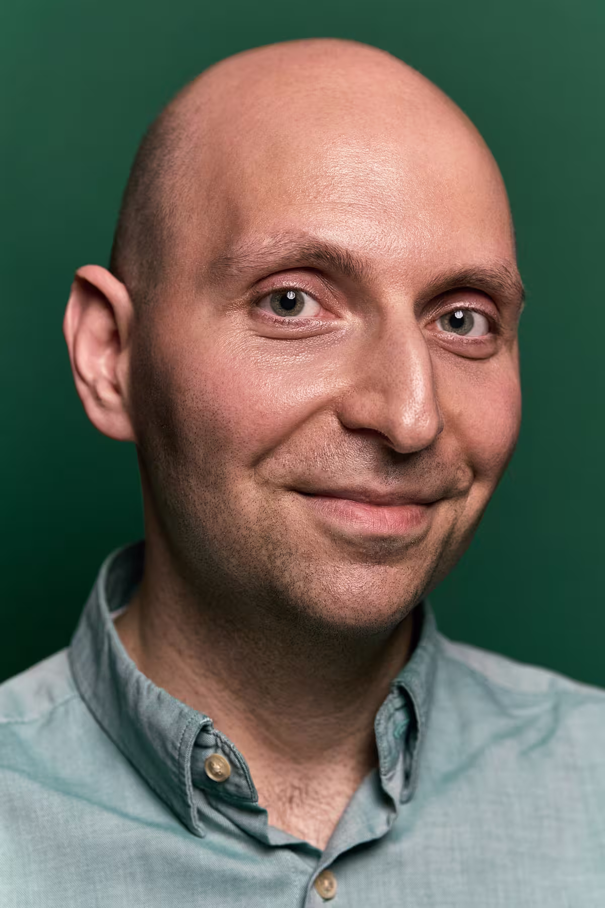 Portrait of Vitaly Friedman taken at beyond tellerrand in Düsseldorf 2025 by Norman Posselt