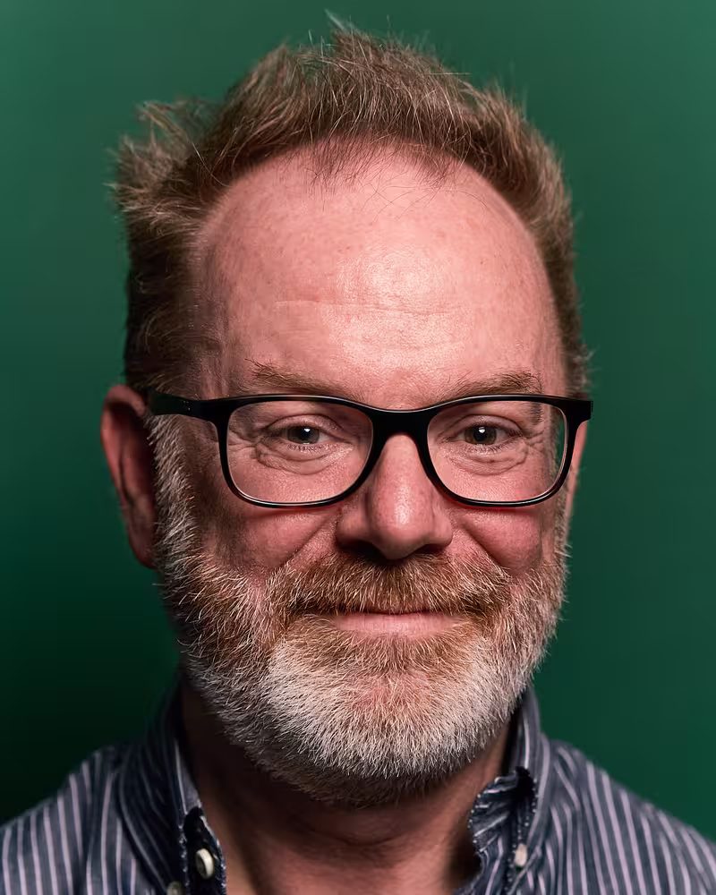 Portrait of Jason Pamental taken at beyond tellerrand in Düsseldorf 2025 by Norman Posselt